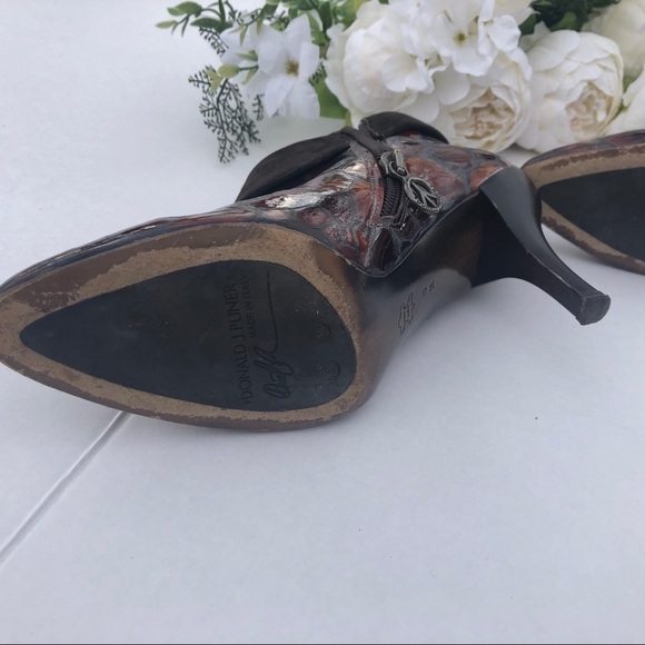 Donald J. Pliner Patent Leather Booties  size 6 - Picture 8 of 14